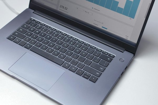 Comment les petites entreprises peuvent-elles tirer parti des données analytiques pour améliorer leur marketing digital?